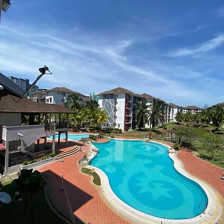 Smilez Homestay H102 & A306 At Pd Perdana Kondo Resort Port Dickson Exterior photo